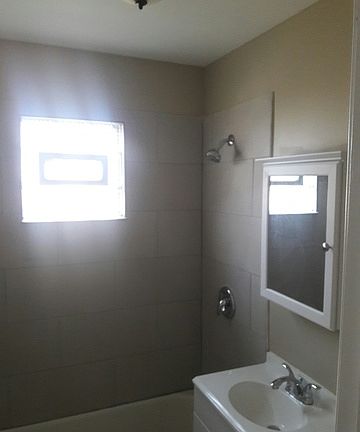 4th image of 10916 S Hoxie Ave
