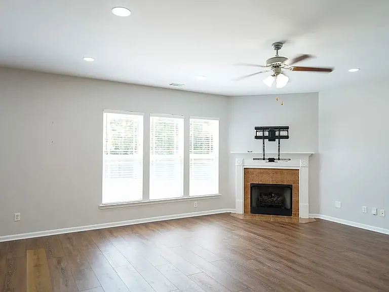 8 Woods Way — Photo 2