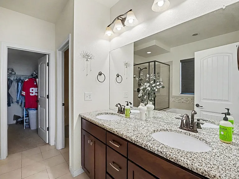 470 Grenville Cir — Photo 11