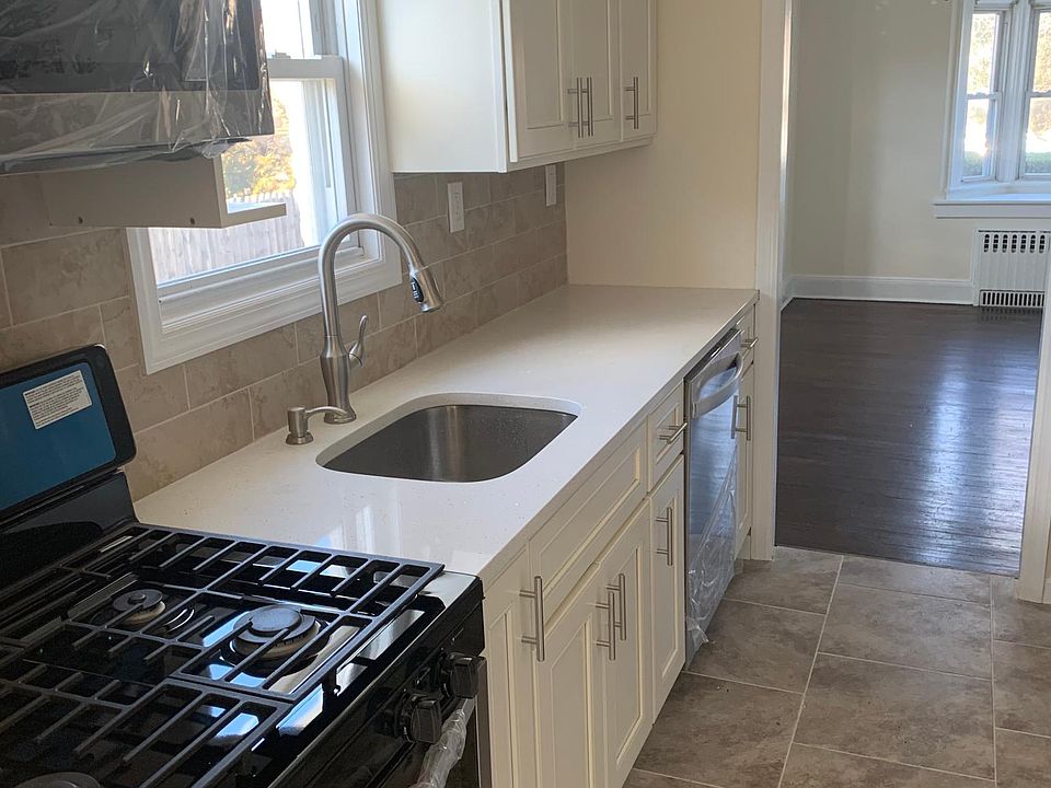 1st image of 10 Latimer Ct