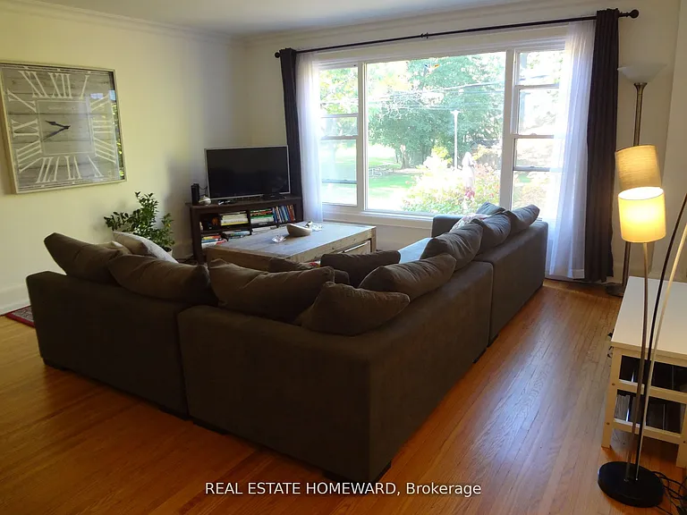 21 Love Cres #MAIN FLOOR — Photo 13