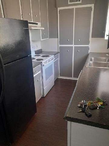 1st image of 514 Waverly Dr #1