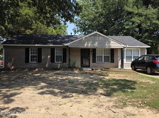 6360 Greenbriar Dr, Horn Lake, MS 38637
