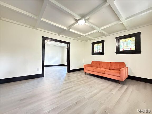 4th image of 703 N Pershing Ave