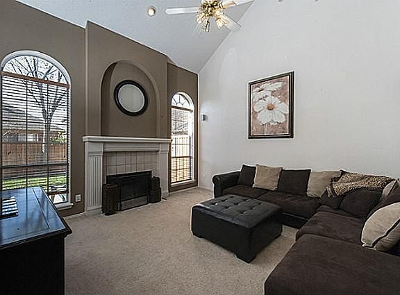 2nd image of 2218 Jasmine Ln