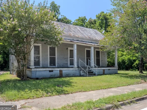110 S 4th St, Tennille, GA 31089