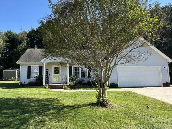 546 Pennyfields Ln, Clover, SC 29710