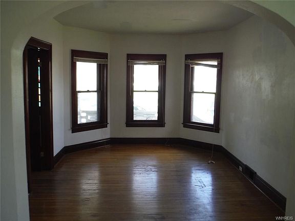 2nd image of 47 Ludington St