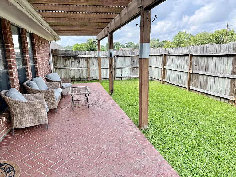 301 Friends Knoll Ln — Photo 17