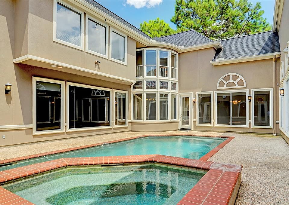 Nothing more to say except you just have to see it to appreciate how unique this home is. I doubt if there is another one like it. For privacy, this has it all..