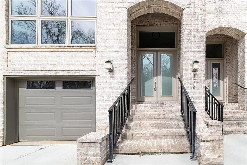 4 bed, 3.5 bath, 3760 sqft, $4,950 — Photo 3