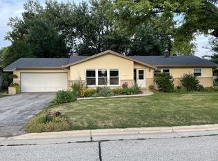 1261 Lily Rd, Oconomowoc, WI 53066