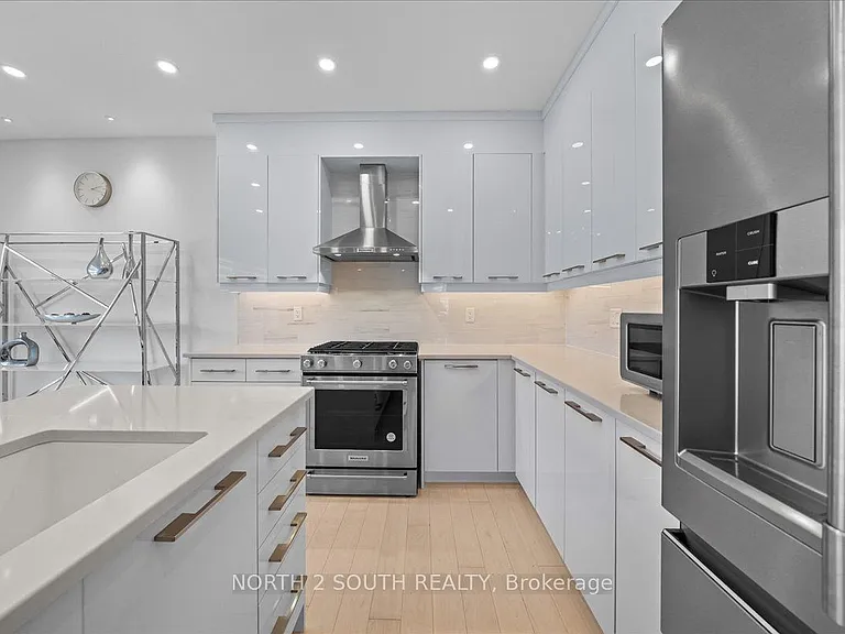 118 Berkely St — Photo 9