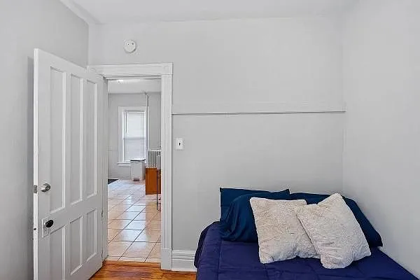 499 Yates St — Photo 4