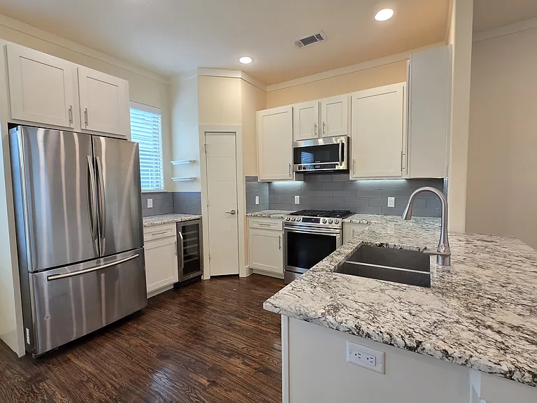 5905 Ross Ave #5 — Photo 9