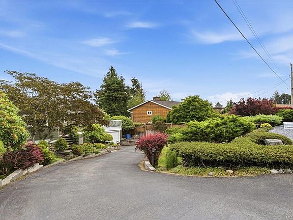 5th image of 2820 Cosgrove Cres