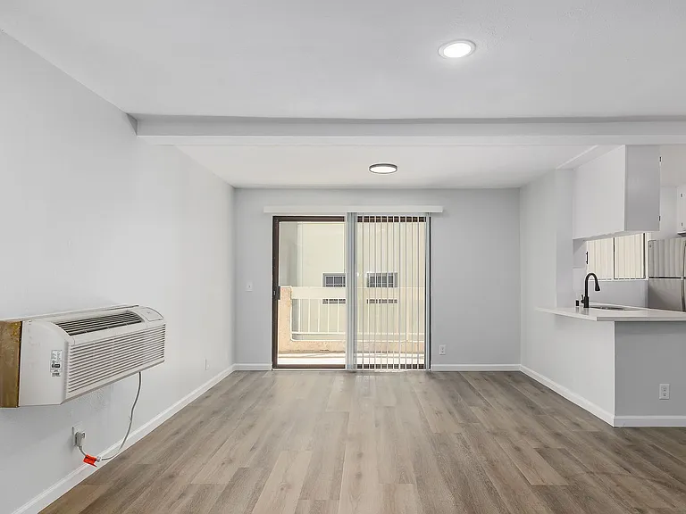 132 Clark Dr — Photo 7