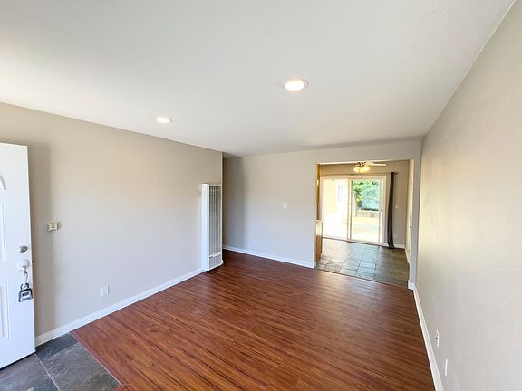 3rd image of 1021 Capistrano Dr
