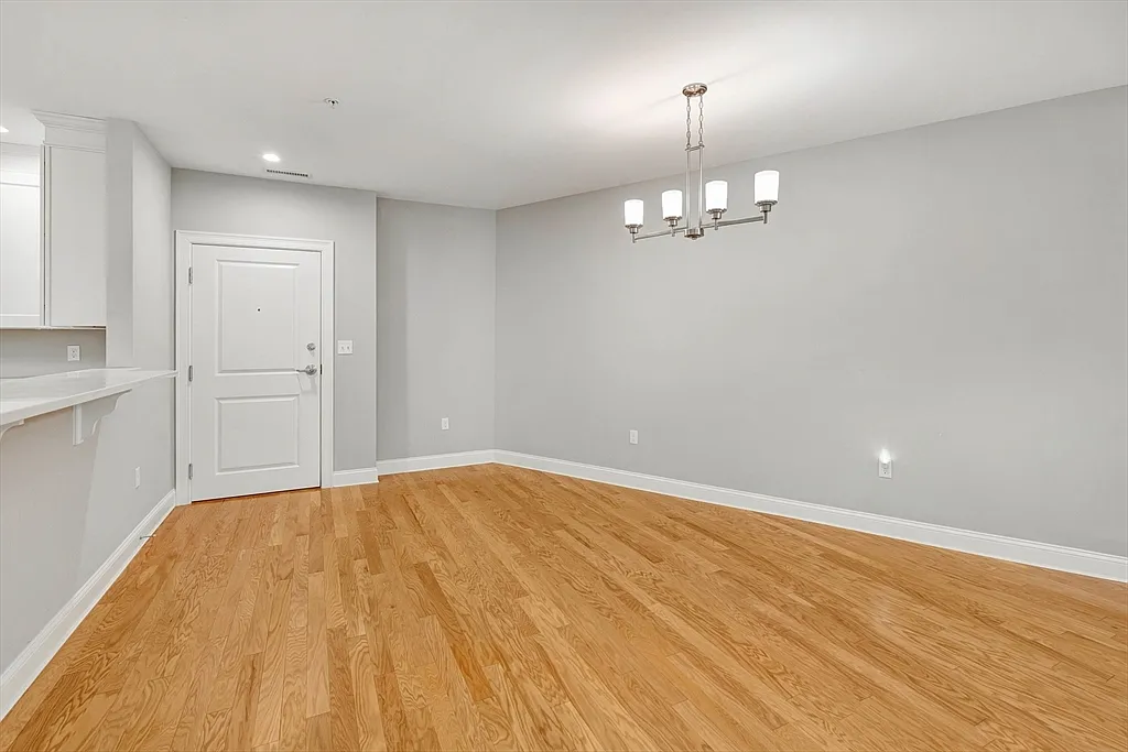 2 bed, 2.0 bath, 1519 sqft, $3,500 — Photo 2