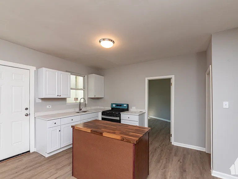 1022 W Fry St #CH1 — Photo 4
