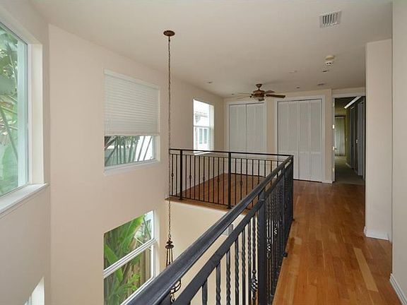 5th image of 118 NE 16th Terrace #118