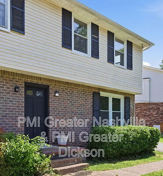 704 McPherson Dr — Photo 2