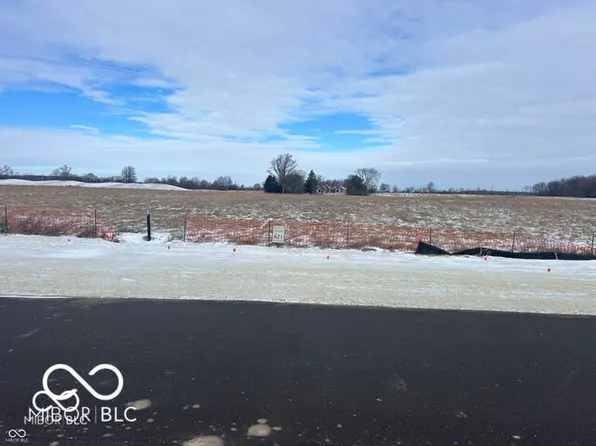 9280 Highpointe Ln, Zionsville, IN 46077