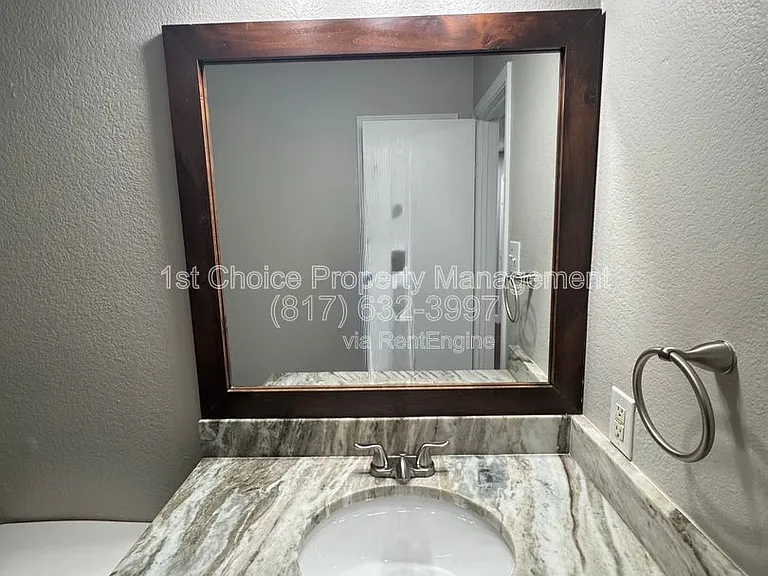 304 E Clover Park Dr — Photo 8