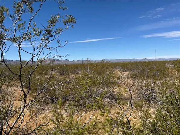 8025 W Encanto Dr, Golden Valley, AZ 86413