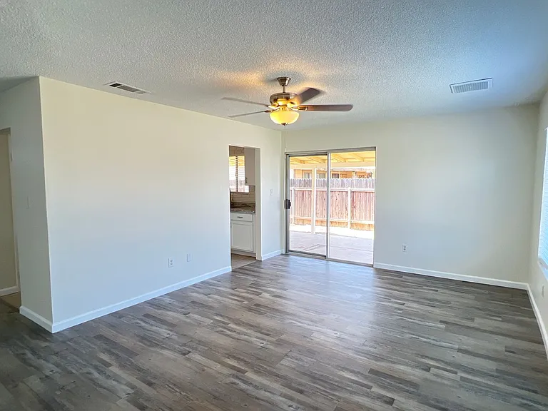 10917 Cave Ave — Photo 3