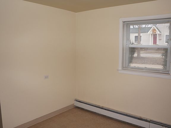 5th image of 117 E Grove St APT 1