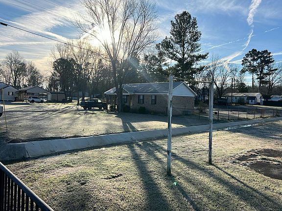 2nd image of 208 E Pike Rd