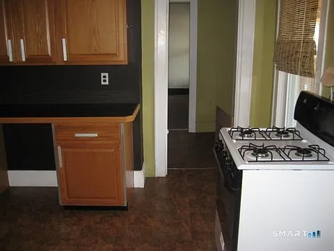 2 bed, 1.0 bath, 900 sqft, $1,700 — Photo 3