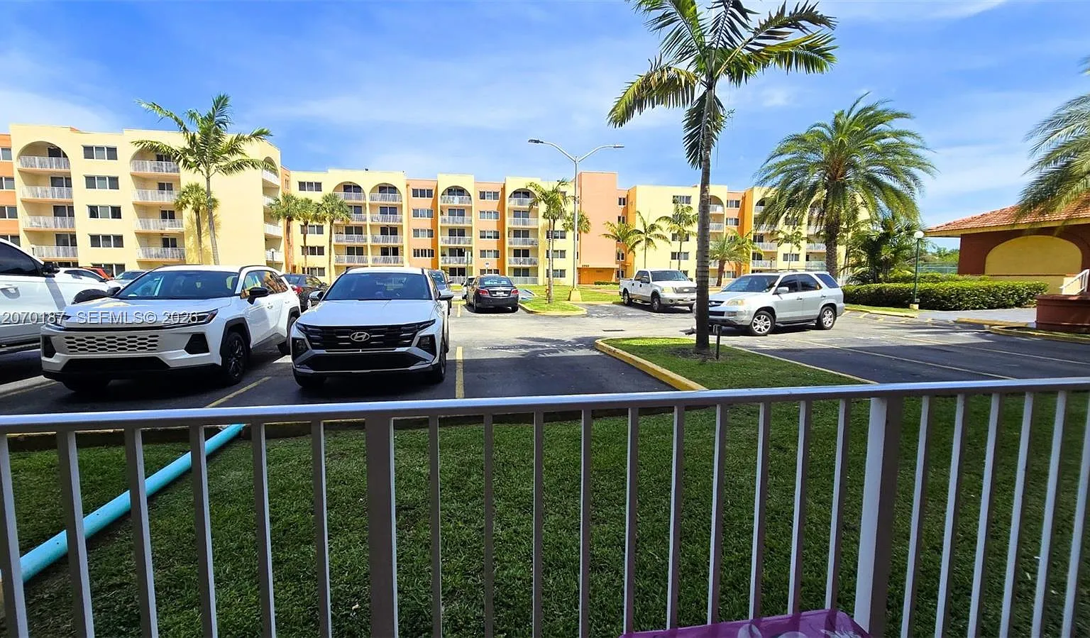 Coral Gate West Condo — Photo 1