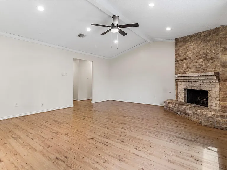 16319 Pitch Pine Dr — Photo 6