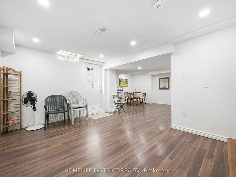 579 Sheppard Ave — Photo 8