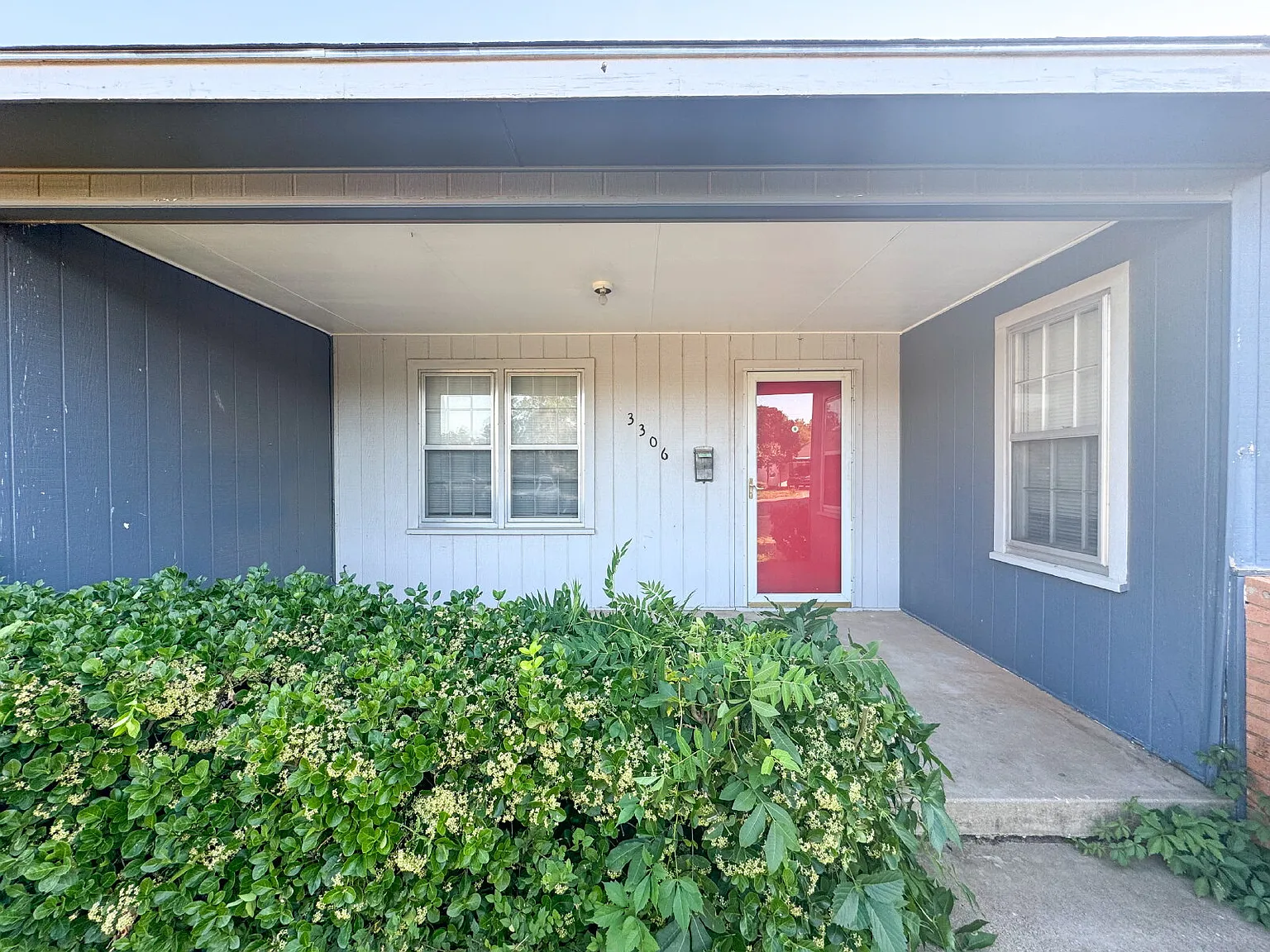 2 bed, 1.0 bath, 902 sqft, $1,150 — Photo 2