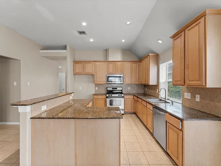 30218 Deleon Fields Dr — Photo 17