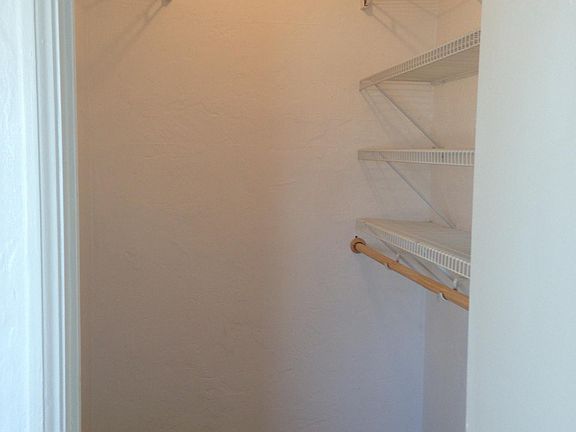 5th image of 920 Bay Dr APT 12