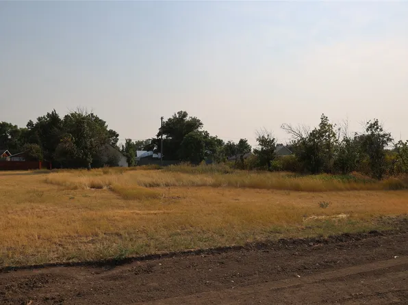 816 Iowa Ave, Valier, MT 59486