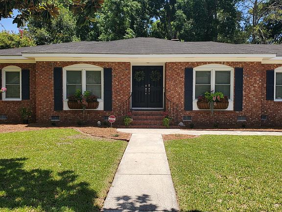 Centrally located. Right off of Ft. Johnson and Folly Road.