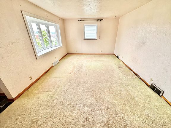 5th image of 943 Orchard Ave
