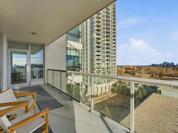 77 Spruce Pl SW #702, Calgary, AB T3C 3X6