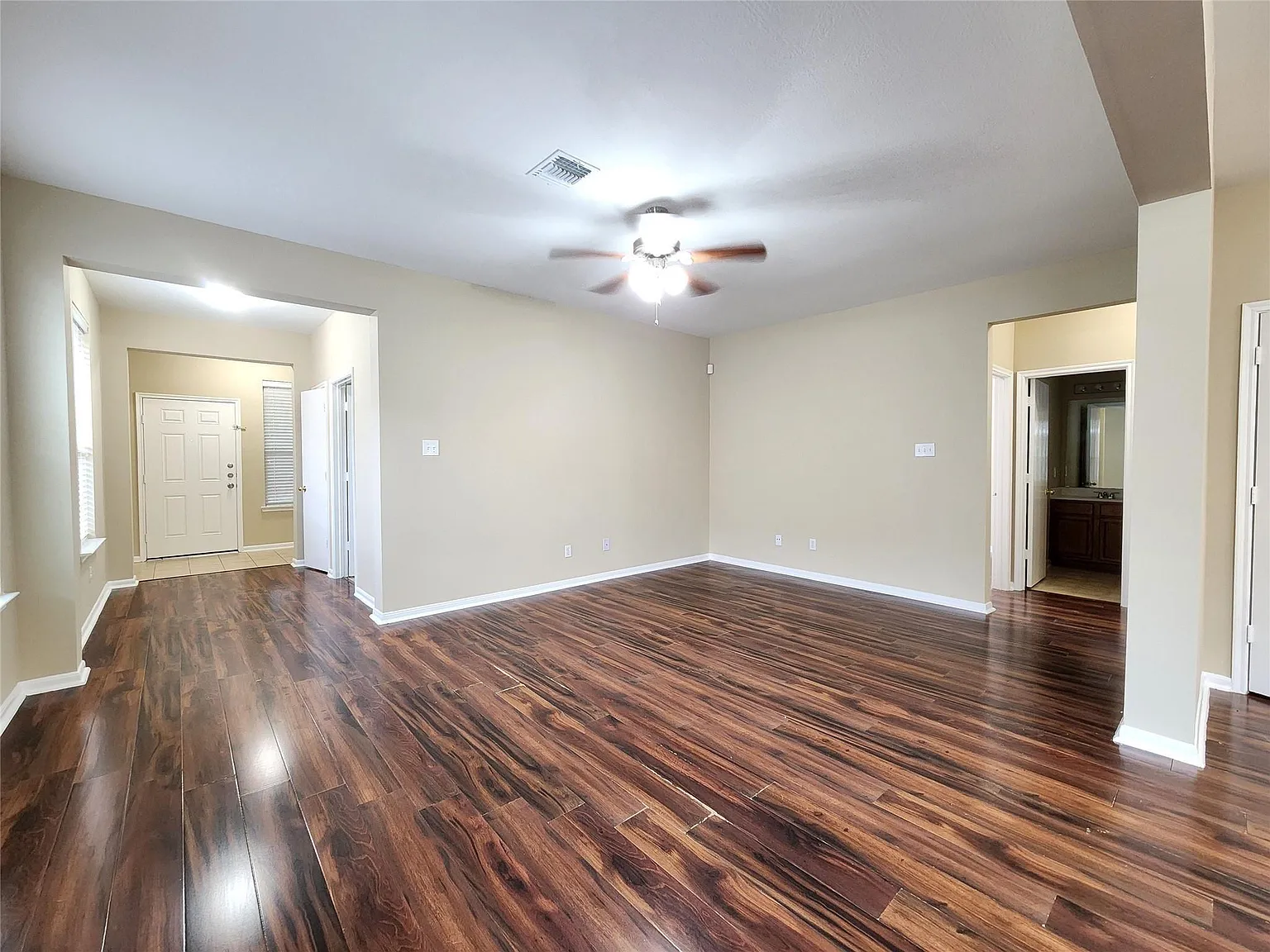 3 bed, 2.0 bath, 1409 sqft, $1,795 — Photo 4
