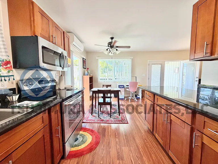 2323 E Manoa Rd — Photo 6