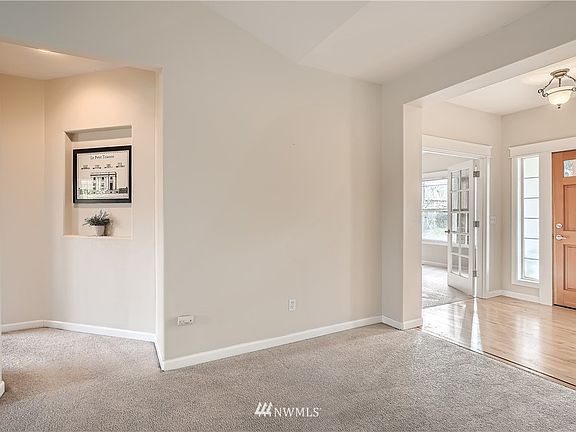 Enjoy the bright and open entry that greets you and your guests.