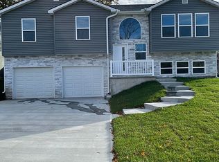 2701 Coop Dr, Saint Joseph, MO 64506