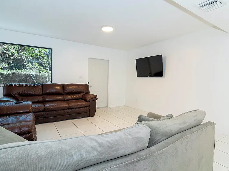 2729 SW 67th Ave — Photo 9