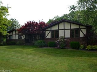 10990 Forest Oaks Dr, Chardon, OH 44024