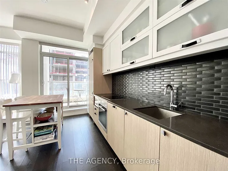 783 Bathurst St #718 — Photo 3